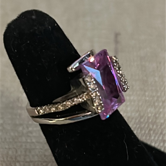 Center stone with CZ’s in the white tone fashion ring - Picture 2 of 3